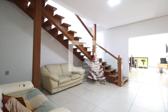 Sala 1 de casa para alugar com 5 quartos, 370m² em Jardim Europa, Uberlândia