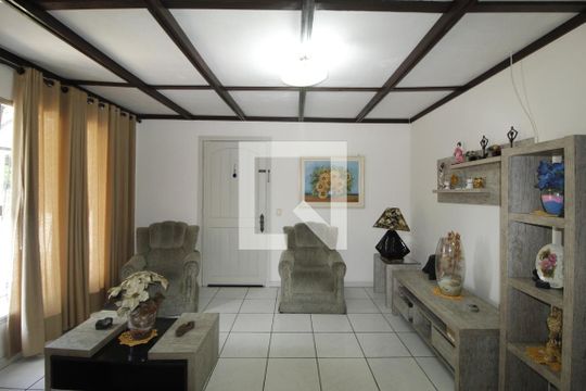Sala de casa à venda com 2 quartos, 150m² em Rubem Berta, Porto Alegre
