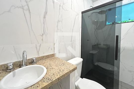 Banheiro  de apartamento para alugar com 1 quarto, 25m² em Ingleses do Rio Vermelho, Florianópolis