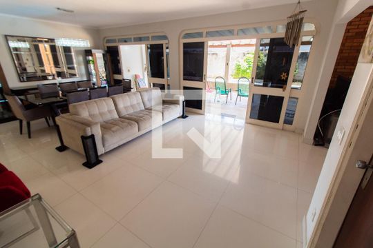 SALA DE ESTAR de casa à venda com 4 quartos, 910m² em Parque São Quirino, Campinas