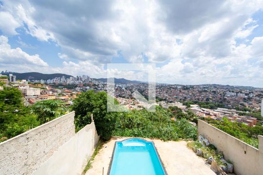 VISTA de casa para alugar com 2 quartos, 300m² em Havaí, Belo Horizonte