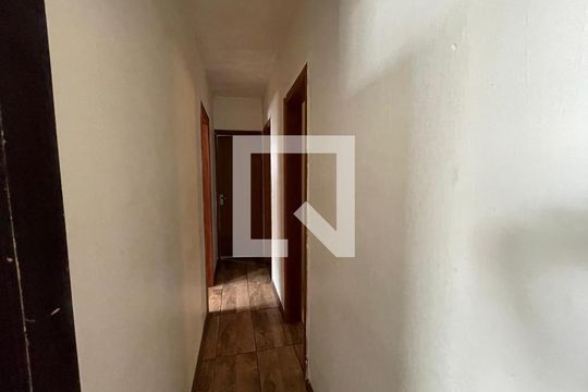 Corredor acesso Dormitórios de casa à venda com 3 quartos, 103m² em Boa Vista, Novo Hamburgo