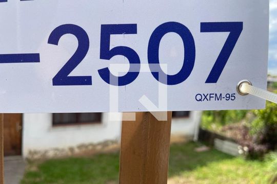 Placa instalada em 16/12/2025 Código QXFM-95 de casa à venda com 3 quartos, 103m² em Boa Vista, Novo Hamburgo