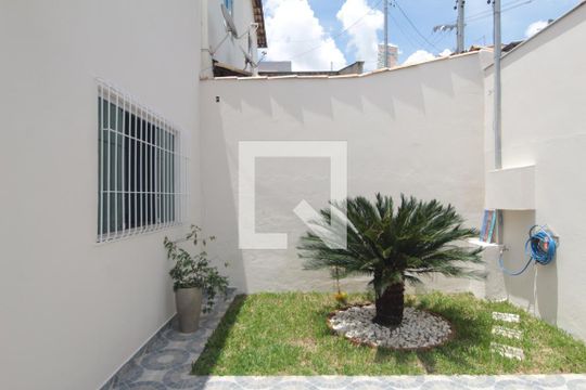Garagem de casa para alugar com 3 quartos, 200m² em Jaqueline, Belo Horizonte