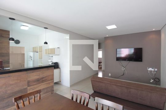 Sala de casa para alugar com 3 quartos, 200m² em Jaqueline, Belo Horizonte