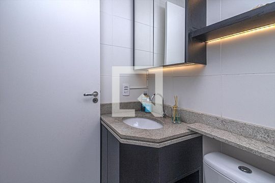 banheiro social_3 de apartamento à venda com 2 quartos, 41m² em Vila Água Funda, São Paulo
