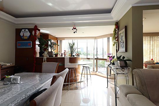 Sala de apartamento à venda com 3 quartos, 138m² em Três Figueiras, Porto Alegre