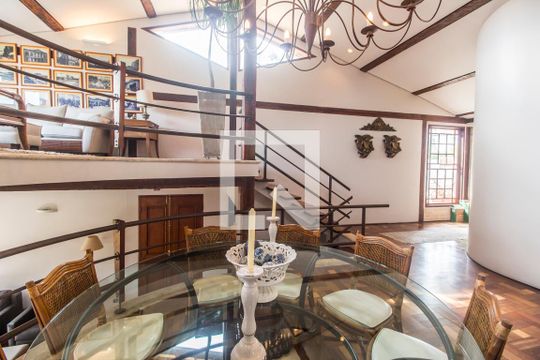 Sala  de casa de condomínio para alugar com 4 quartos, 748m² em Residencial das Estrelas, Barueri
