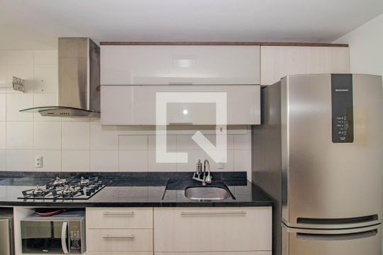 Cozinha e Área de Serviço de apartamento à venda com 2 quartos, 66m² em Vila Ipiranga, Porto Alegre