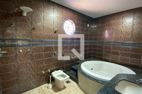 banheiro suite  de casa para alugar com 2 quartos, 172m² em Senhora de Fátima, Betim