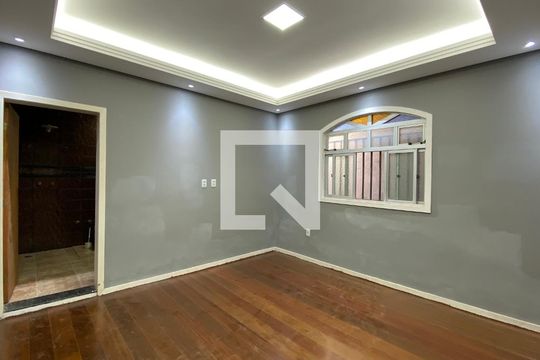 suite  de casa para alugar com 2 quartos, 172m² em Senhora de Fátima, Betim