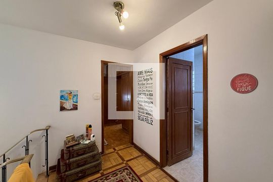 Corredor Quartos  de casa à venda com 3 quartos, 188m² em Brooklin, São Paulo