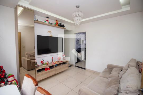 Sala de apartamento para alugar com 3 quartos, 75m² em São Luiz, Contagem