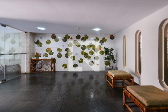 Hall de entrada de apartamento à venda com 4 quartos, 200m² em Santo Antônio, Belo Horizonte