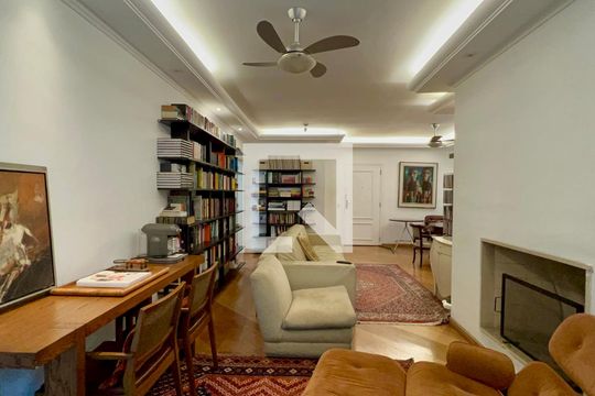Sala de apartamento à venda com 3 quartos, 133m² em Boaçava, São Paulo