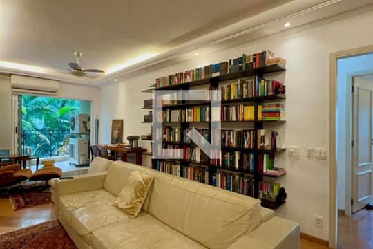 Sala de apartamento à venda com 3 quartos, 133m² em Boaçava, São Paulo