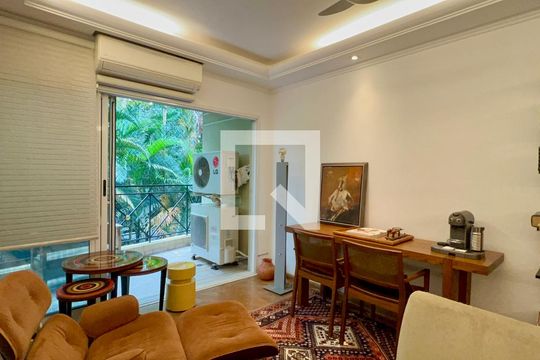 Sala de apartamento à venda com 3 quartos, 133m² em Boaçava, São Paulo