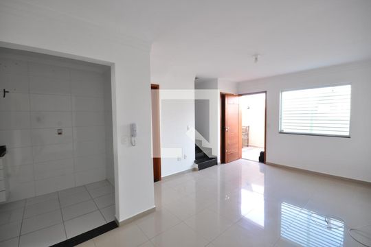 Sala de casa de condomínio à venda com 2 quartos, 100m² em Vila Mazzei, São Paulo