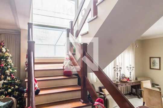 Escada de casa de condomínio à venda com 4 quartos, 294m² em Alphaville, Santana de Parnaíba