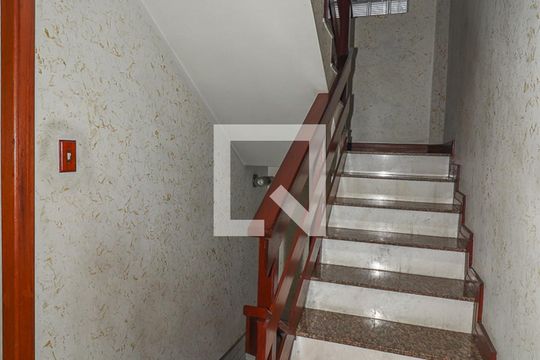 Escada de casa à venda com 3 quartos, 255m² em Jardim Lindóia, Porto Alegre