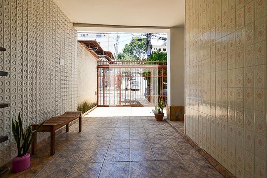 Garagem de casa à venda com 6 quartos, 250m² em Santa Ines, Belo Horizonte