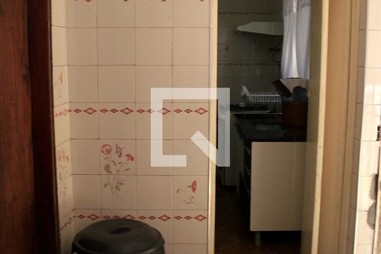 Lavanderia (casa 1) de casa à venda com 5 quartos, 150m² em Jardim Cocaia, Guarulhos