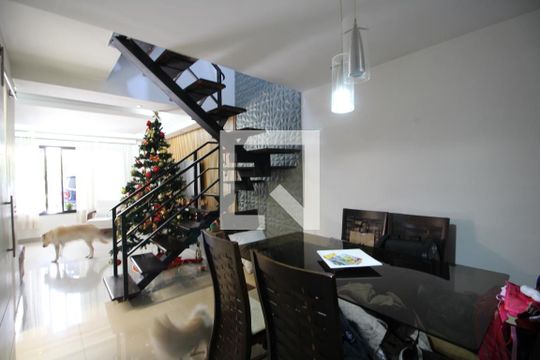 Sala de casa de condomínio à venda com 3 quartos, 160m² em Pechincha, Rio de Janeiro
