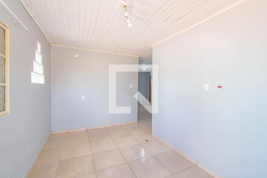 Casa à venda com 2 quartos, 210m² em Rio Branco, Canoas