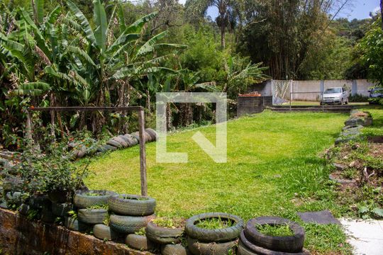 Campo de futebol de casa para alugar com 3 quartos, 1800m² em Estância das Rosas, Ribeirão Pires