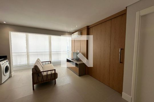 Sala de apartamento para alugar com 1 quarto, 41m² em Empresarial 18 do Forte, Barueri