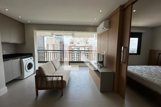 Sala de apartamento para alugar com 1 quarto, 41m² em Empresarial 18 do Forte, Barueri