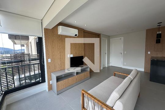 Sala de apartamento para alugar com 1 quarto, 41m² em Empresarial 18 do Forte, Barueri