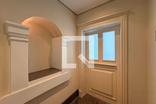 Hall de entrada de apartamento à venda com 3 quartos, 290m² em Vila Bastos, Santo André