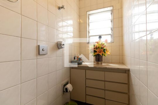Lavabo de casa para alugar com 4 quartos, 232m² em Vila Vermelha, São Paulo