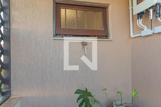 Sacada da Suíte de casa à venda com 3 quartos, 300m² em São José, Canoas