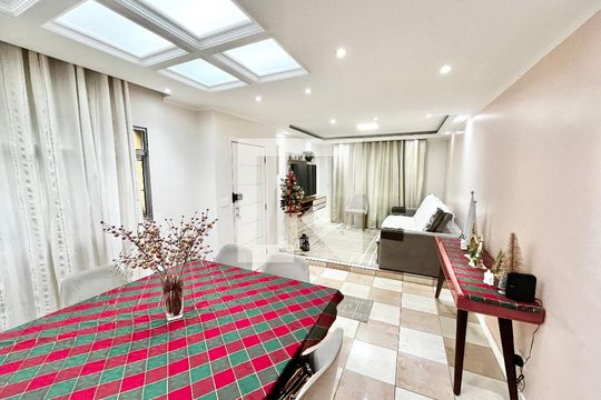 Sala de casa à venda com 3 quartos, 200m² em Jardim Carlu, São Paulo