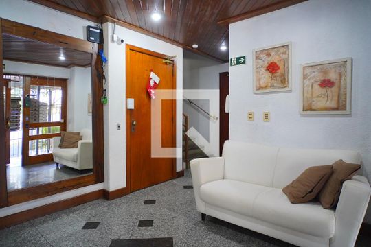 Hall de entrada de apartamento para alugar com 2 quartos, 60m² em Bom Jesus, Porto Alegre
