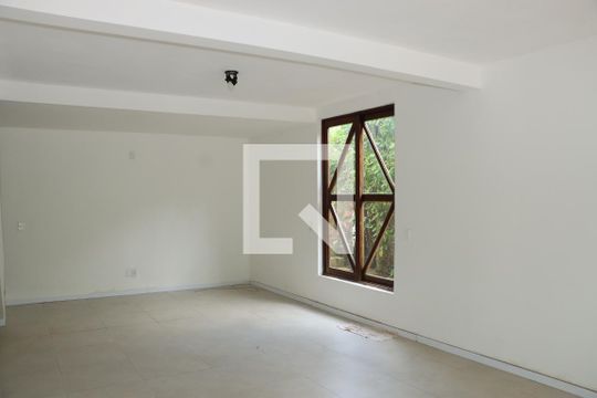 Casa de Condomínio para alugar com 4 quartos, 250m² em Vila Santo Antonio de Carapicuiba, Cotia