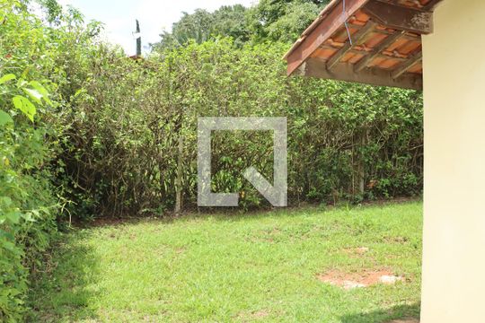 Casa de Condomínio para alugar com 4 quartos, 250m² em Vila Santo Antonio de Carapicuiba, Cotia
