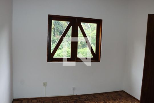 Casa de Condomínio para alugar com 4 quartos, 250m² em Vila Santo Antonio de Carapicuiba, Cotia