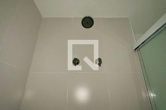 Banheiro de kitnet/studio à venda com 1 quarto, 24m² em Perdizes, São Paulo