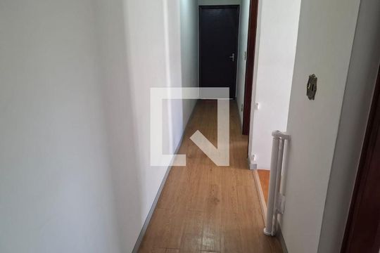 Corredor superior de casa à venda com 3 quartos, 200m² em Vila Guarani, São Paulo