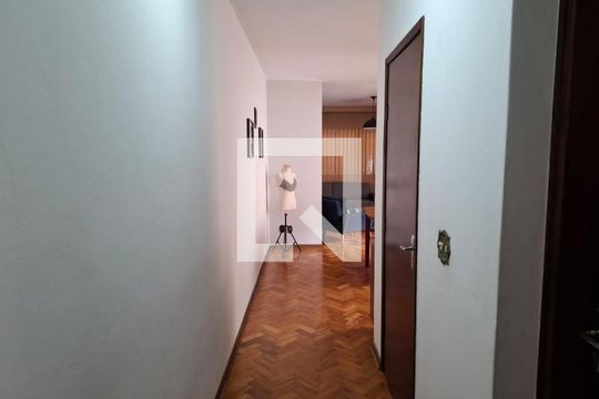 Corredor de casa à venda com 3 quartos, 200m² em Vila Guarani, São Paulo