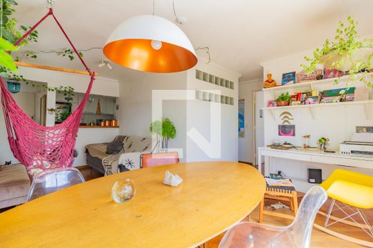 Sala de apartamento à venda com 2 quartos, 60m² em Pinheiros, São Paulo