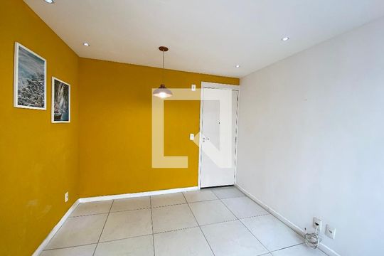 Sala de apartamento à venda com 2 quartos, 55m² em Tomás Coelho, Rio de Janeiro