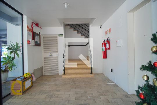 Hall de entrada de apartamento para alugar com 1 quarto, 45m² em Guarani, Novo Hamburgo