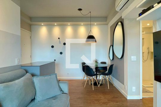 Sala de apartamento à venda com 2 quartos, 57m² em Pinheiros, São Paulo