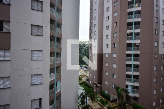 Vista do Quarto 1 de apartamento para alugar com 2 quartos, 52m² em Vila Sonia do Taboao, Taboão da Serra