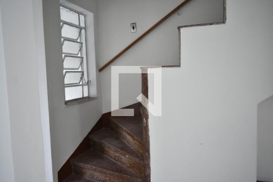 Escada de casa para alugar com 2 quartos, 250m² em Vila Clementino, São Paulo