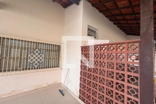 Casa para alugar com 4 quartos, 230m² em Planalto, Belo Horizonte